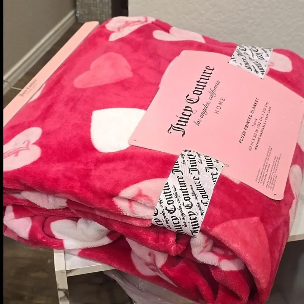 Juicy Couture Home JC Heart Logo Plush‎ Printed Twin Throw Blanket